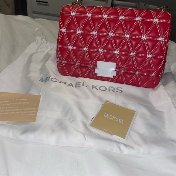 I am selling a barely used MK Crossbody bag. - Picture 5 of 6